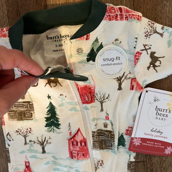 Burt’s Bees Baby One Piece Pajamas 3-6, Christmas Wonderland - Picture 2 of 2